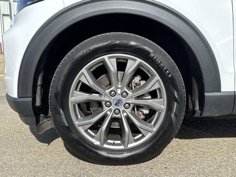 Used 2023 Ford Explorer Limited image 4