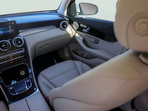 Used 2021 Mercedes-Benz GLC 300 image 32