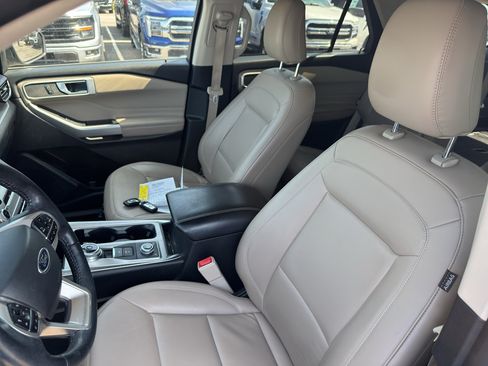 Certified 2022 Ford Explorer XLT w/ Equipment Group 202A AWD/4WD image 13