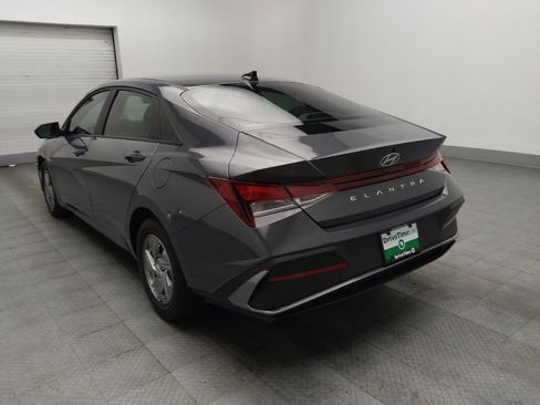 Used 2024 Hyundai Elantra SE image 5