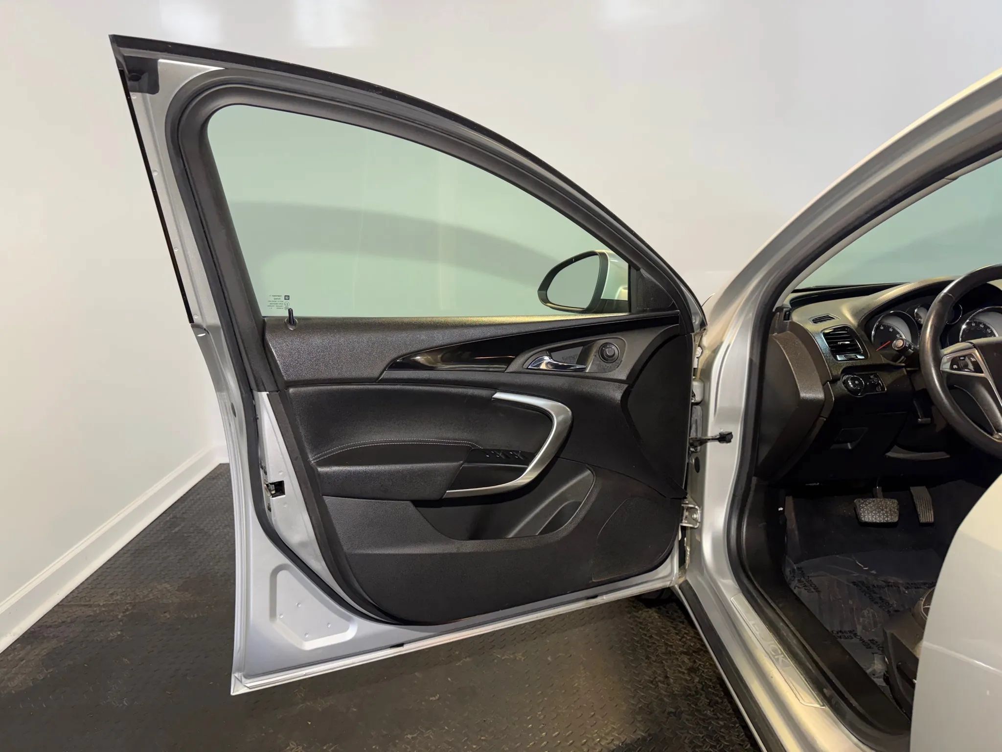 Used 2011 Buick Regal CXL FWD image 7