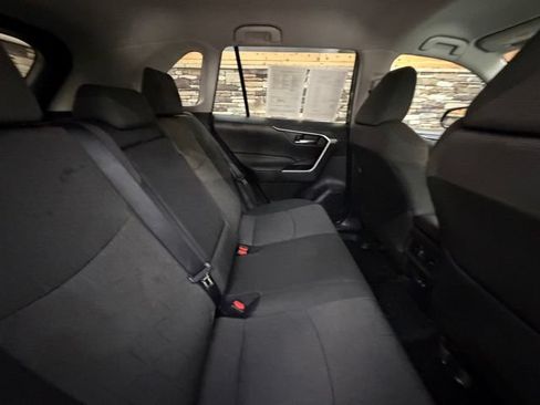 Used 2021 Toyota RAV4 XLE AWD/4WD image 33