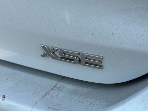 Used 2022 Toyota Highlander XSE FWD image 10