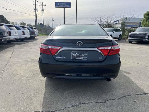 Used 2015 Toyota Camry SE image 4