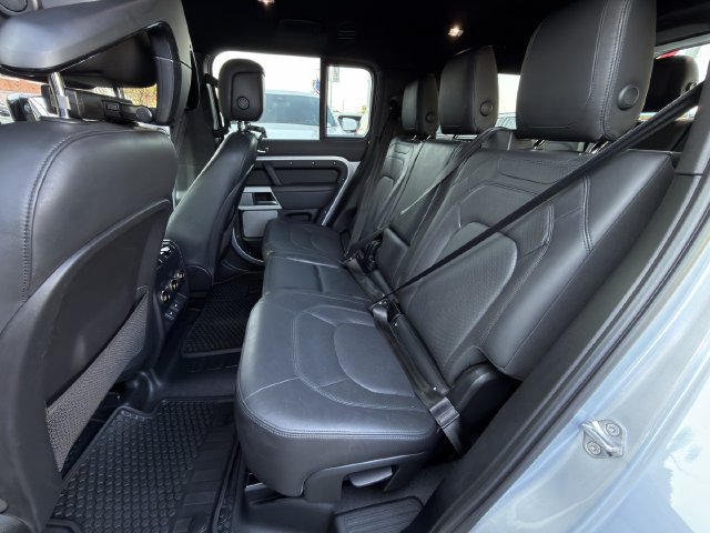 Used 2023 Land Rover Defender 130 SE AWD/4WD image 29