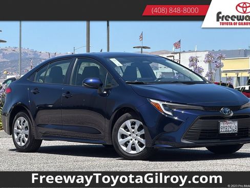 Used 2025 Toyota Corolla LE FWD image 1