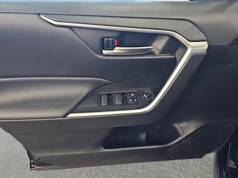 Used 2021 Toyota RAV4 XLE Premium image 26
