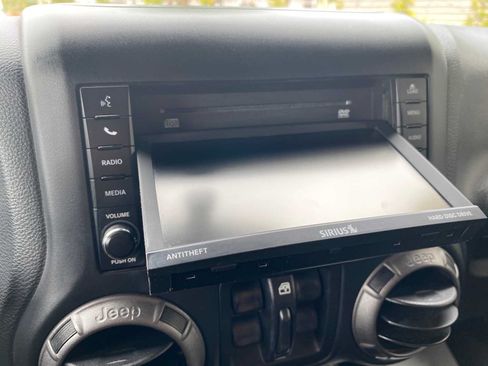 Used 2018 Jeep Wrangler Unlimited Sport AWD/4WD image 20