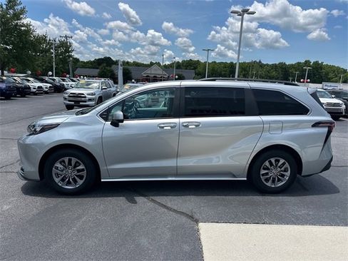 Certified 2024 Toyota Sienna XLE image 6