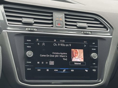 Certified 2022 Volkswagen Tiguan SE R-Line image 17