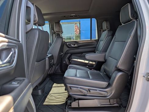Used 2021 Chevrolet Suburban Premier w/ Premium Package AWD/4WD image 15