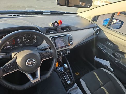 Used 2020 Nissan Versa SV image 4