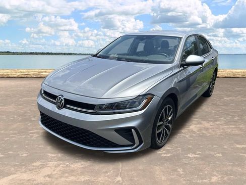 Used 2025 Volkswagen Jetta SE FWD image 4