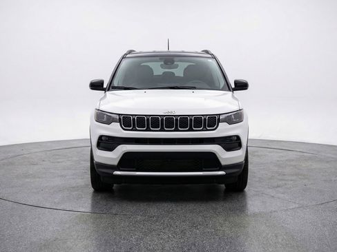 Used 2025 Jeep Compass Limited AWD/4WD image 2
