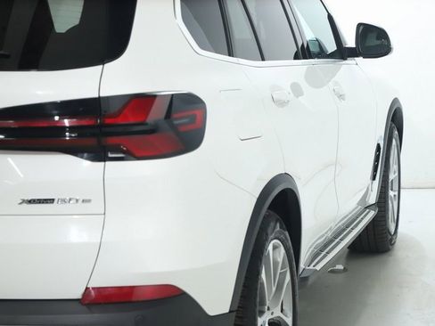 Used 2025 BMW X5 xDrive50e image 8