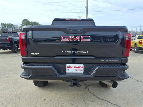 Used 2025 GMC Sierra 2500 Denali image 6