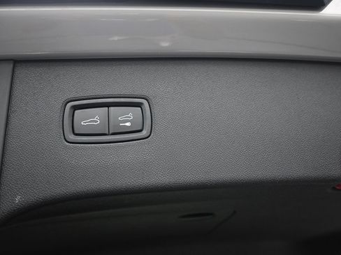 Used 2025 Porsche Cayenne S AWD/4WD image 17
