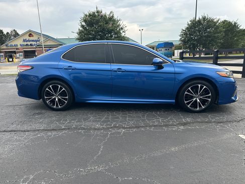 Used 2018 Toyota Camry SE FWD image 9