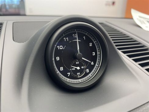 New 2026 Porsche Macan image 11