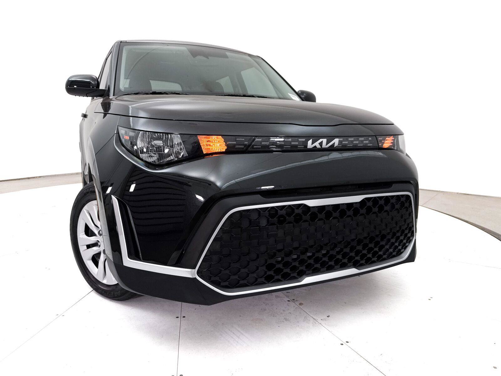 Used 2025 Kia Soul LX FWD image 5