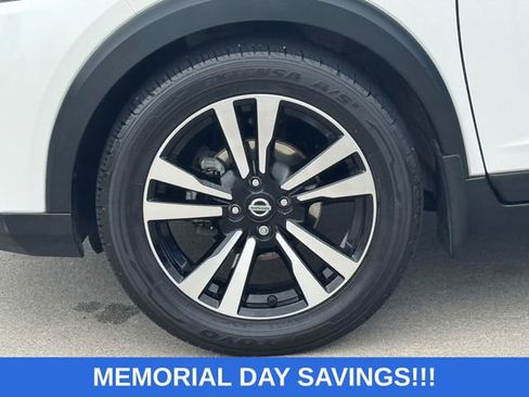 Used 2018 Nissan Kicks SV FWD image 7