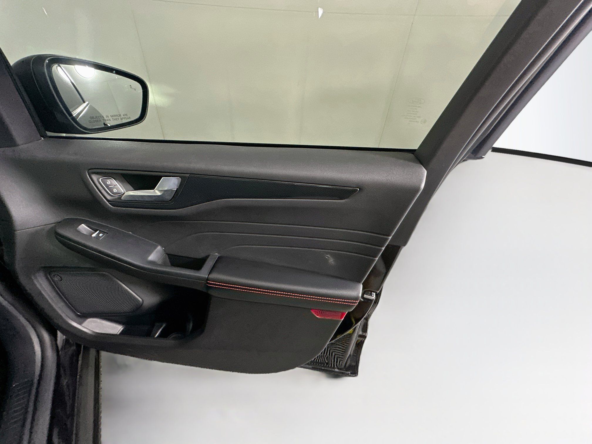 Used 2025 Ford Escape ST-Line FWD image 31