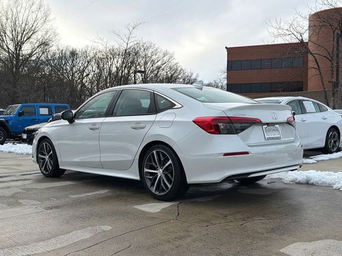 Used 2024 Honda Civic Touring image 4