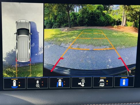 Used 2023 GMC Yukon AT4 w/ Technology Package image 30