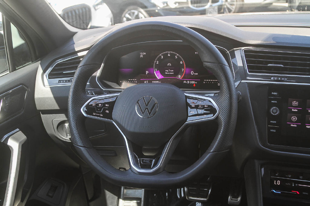 Used 2024 Volkswagen Tiguan SE R-Line FWD image 11