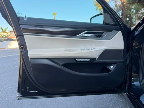 Used 2022 BMW 740i w/ M Sport Package RWD image 20
