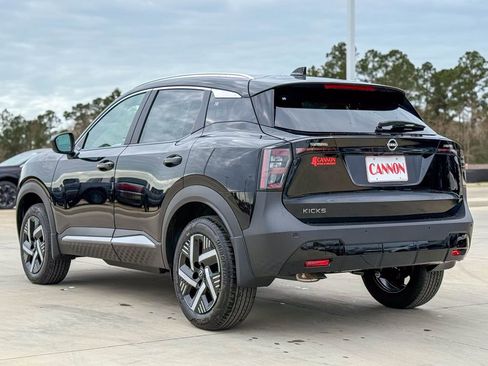 New 2026 Nissan Kicks SV image 17