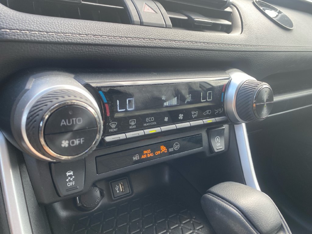 Used 2024 Toyota RAV4 XLE w/ Convenience Package FWD image 17