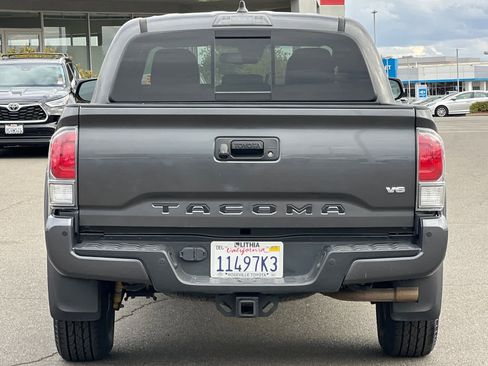 Certified 2022 Toyota Tacoma TRD Off-Road image 8