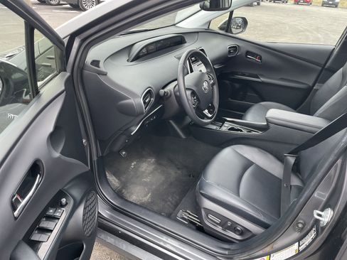 Used 2019 Toyota Prius XLE image 12