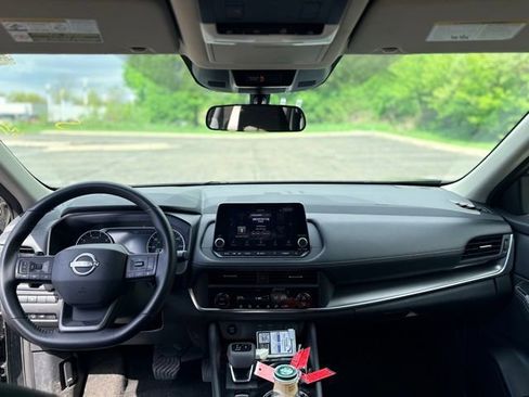 Used 2025 Nissan Rogue SV FWD image 11
