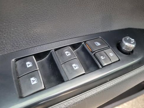 Used 2018 Toyota Camry XSE FWD image 14