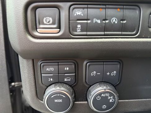 Used 2024 Chevrolet Tahoe LT AWD/4WD image 12