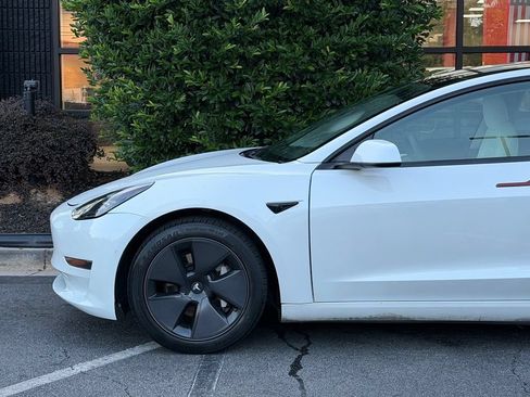 Used 2021 Tesla Model 3 Standard Range Plus RWD image 10