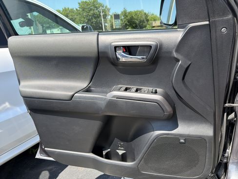 Used 2022 Toyota Tacoma TRD Sport w/ TRD Premium Sport Package AWD/4WD image 34