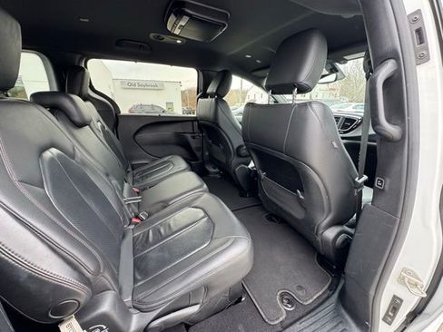 Used 2020 Chrysler Pacifica Touring-L image 26