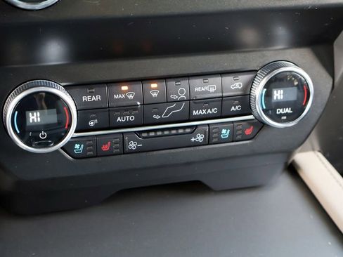 Certified 2021 Ford Expedition Max XLT image 35