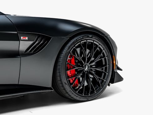 Used 2023 Aston Martin V8 Vantage Coupe RWD image 18