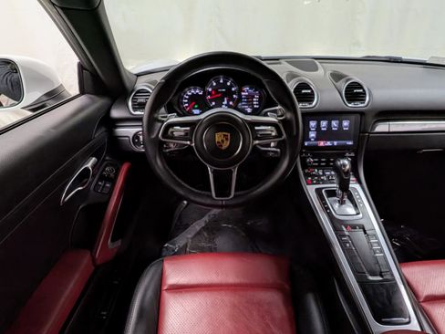 Used 2021 Porsche 718 Cayman image 2