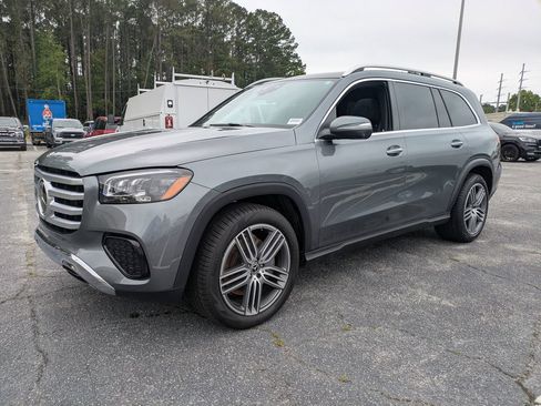 Used 2025 Mercedes-Benz GLS 450 4MATIC image 8