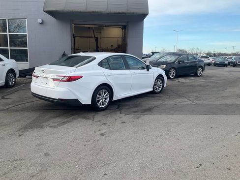 Used 2025 Toyota Camry LE image 7