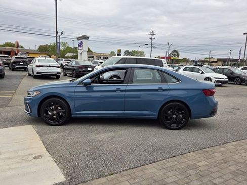 New 2026 Volkswagen Jetta SE FWD image 4