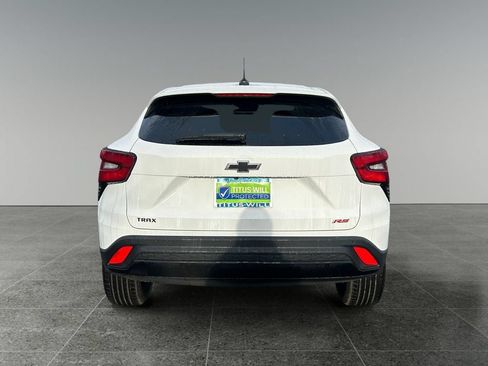 Used 2025 Chevrolet Trax RS w/ Sunroof Package FWD image 6