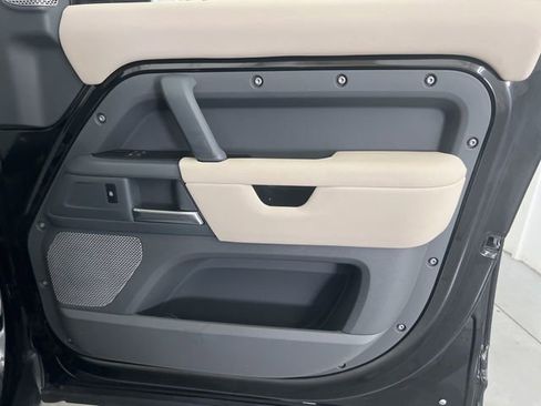 Used 2023 Land Rover Defender 130 S image 20