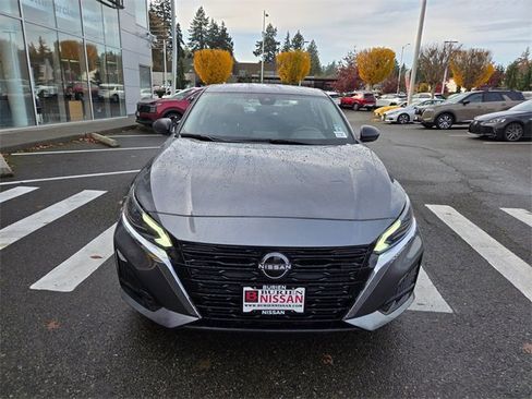 Used 2024 Nissan Altima 2.5 SV image 3