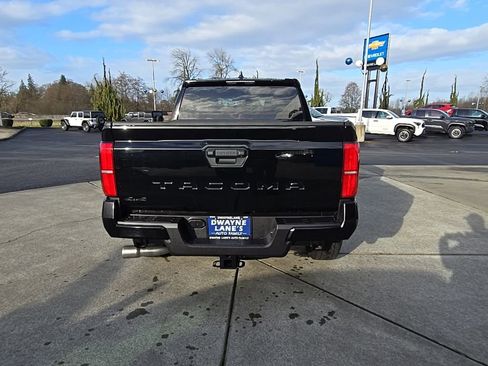 Used 2025 Toyota Tacoma TRD Off-Road image 5